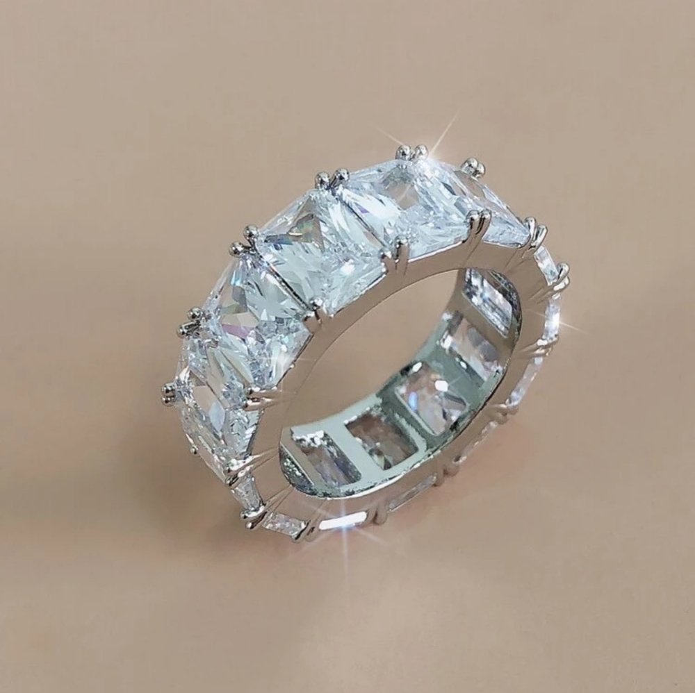 3/$25 Rhinestone silver ring - Picture 2 of 3